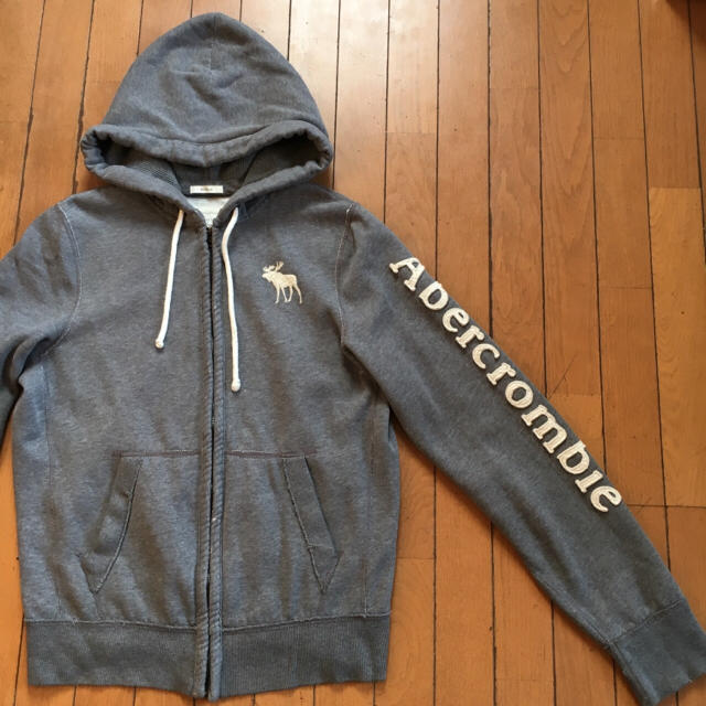 Abercrombie&Fitch(アバクロンビーアンドフィッチ)のみるもちゃん専用☆ぶら袖♪アバクロパーカー グレー 袖ロゴ レディースのトップス(パーカー)の商品写真