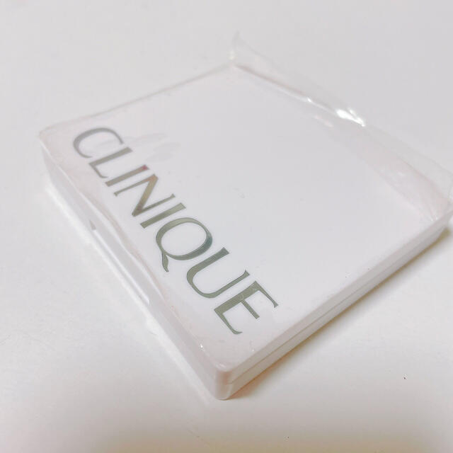 CLINIQUE(クリニーク)の【新品·未使用】クリニーク メークアップコンパクト コスメ/美容のベースメイク/化粧品(アイシャドウ)の商品写真