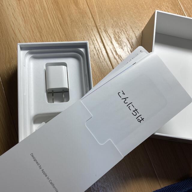 Apple(アップル)のiPhone Xs Silver 64 GB SIMフリー スマホ/家電/カメラのスマートフォン/携帯電話(スマートフォン本体)の商品写真