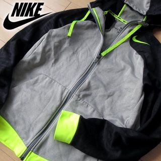 ナイキ(NIKE)の美品 S ナイキ NIKE THERMA-FIT 裏起毛パーカージャケット(パーカー)