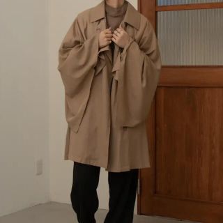 カスタネ(Kastane)のAmiur wave design short coat Beige(ガウンコート)
