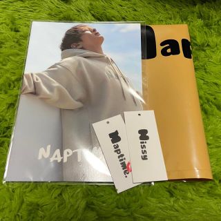 トリプルエー(AAA)のNaptime lookbook1冊/ショッパー1枚/タグ2枚(ミュージシャン)