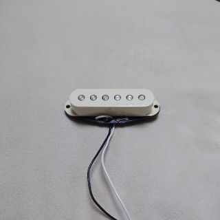 フェンダー(Fender)のfender hot noiseless pickup ネック·センター用(パーツ)