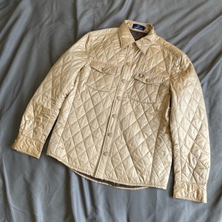 フレッドペリー(FRED PERRY)のサイズM フレッドペリー シャツ型キルティング中綿ジャケット ベージュ(ダウンジャケット)