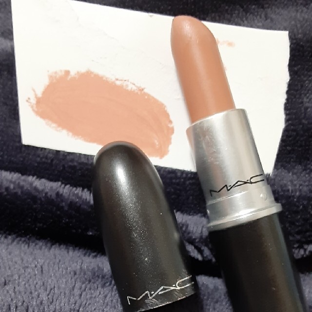 MAC(マック)のM・A・C (ミス)ベージュリップスティック コスメ/美容のベースメイク/化粧品(口紅)の商品写真