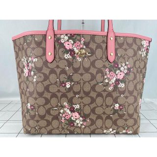 コーチ(COACH)のCOACH リバーシブル トートバッグ　ブラウンシグネチャー&ピンク 花柄(トートバッグ)