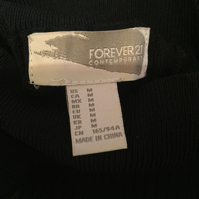 FOREVER 21(フォーエバートゥエンティーワン)のforever21 黒 タートル ニット レディースのトップス(ニット/セーター)の商品写真