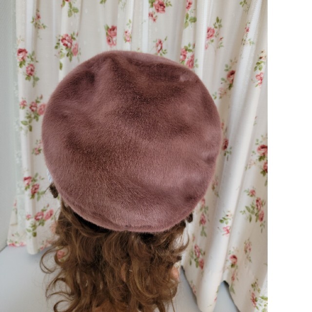 axes femme(アクシーズファム)のaxes femmeバラコサージュ付きファーベレー レディースの帽子(ハンチング/ベレー帽)の商品写真