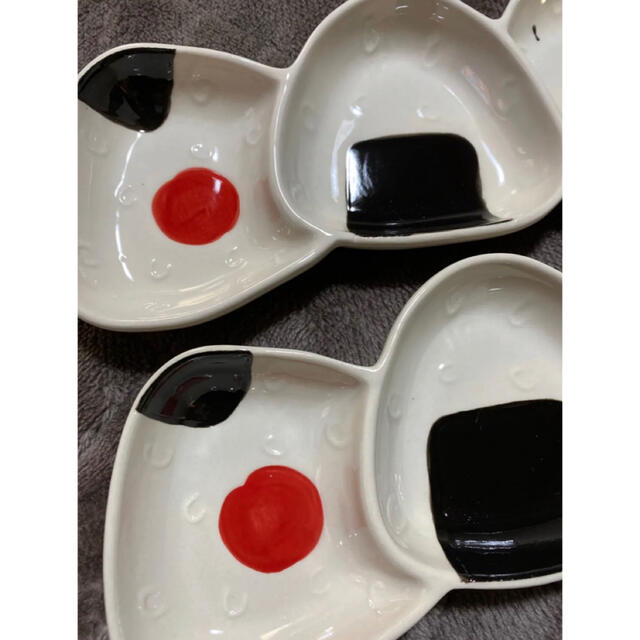 おにぎり三連皿 2枚セット おにぎりプレート 小皿 タレ皿 陶器 小鉢の通販 by ゴン's shop｜ラクマ