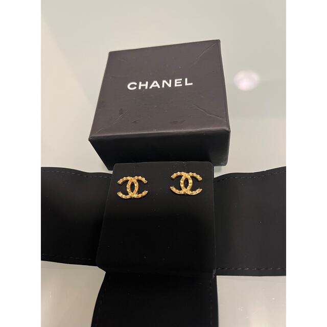 CHANEL✨スタッズピアス 1