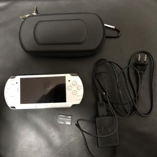 プレイステーションポータブル(PlayStation Portable)のpsp 3000 本体(携帯用ゲーム機本体)