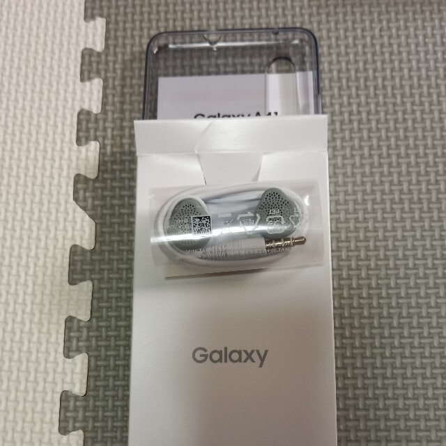 SAMSUNG(サムスン)のイヤホン&カバーセット スマホ/家電/カメラのオーディオ機器(ヘッドフォン/イヤフォン)の商品写真