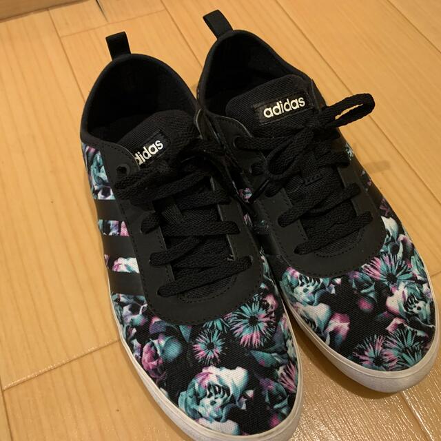 adidas(アディダス)のadidas 花柄　スニーカー レディースの靴/シューズ(スニーカー)の商品写真