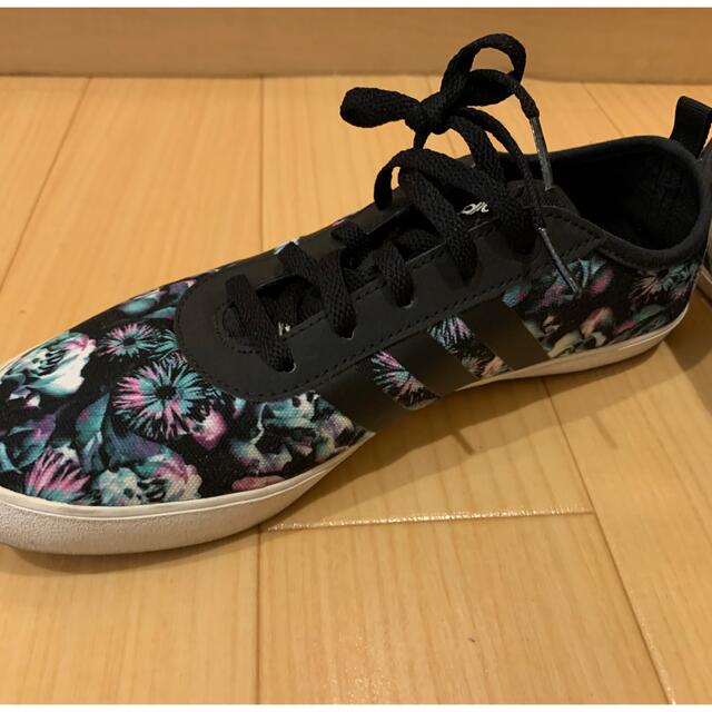 adidas(アディダス)のadidas 花柄　スニーカー レディースの靴/シューズ(スニーカー)の商品写真