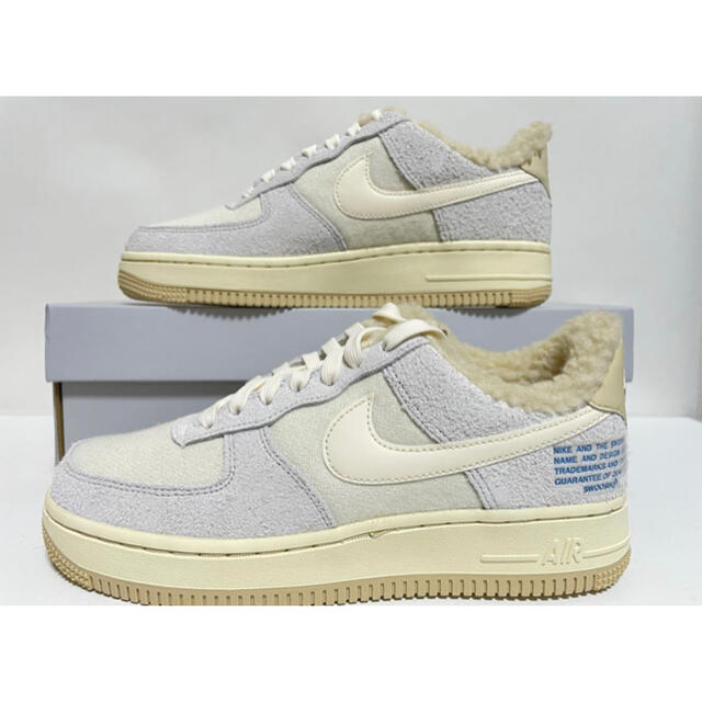 NIKE(ナイキ)の【新品】24.5㎝　NIKE WMNS AIR FORCE 1 ’07 LV8 レディースの靴/シューズ(スニーカー)の商品写真