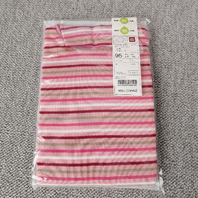 UNIQLO(ユニクロ)のユニクロ　ハイネック　新品 キッズ/ベビー/マタニティのキッズ服女の子用(90cm~)(Tシャツ/カットソー)の商品写真