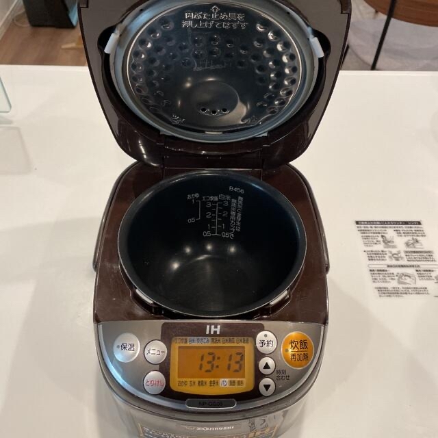 象印(ゾウジルシ)のZOJIRUSHI NP-GG05 象印 炊飯器 IH stan スマホ/家電/カメラの調理家電(炊飯器)の商品写真