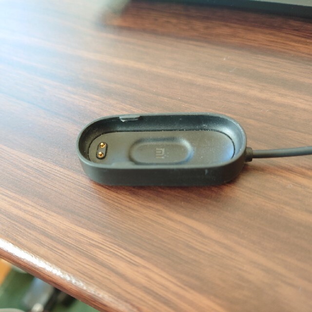 Xiaomi Mi Band 4 充電器(美品シリコンベルト付) メンズの時計(腕時計(デジタル))の商品写真