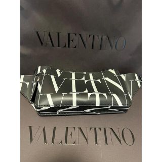 ヴァレンティノ(VALENTINO)の⭐︎VALENTINO ボディバッグ 新品未使用⭐︎(ボディーバッグ)