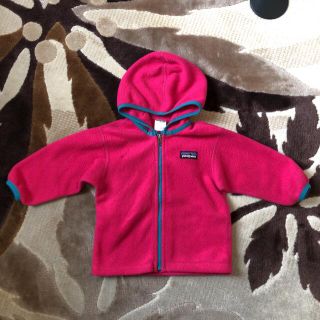 パタゴニア(patagonia)のパタゴニア　フリースアウター　ベビー服　6M(ジャケット/コート)