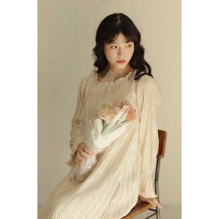 フーズフーチコ(who's who Chico)のmuguet pleats op(BEIGE)(ロングワンピース/マキシワンピース)