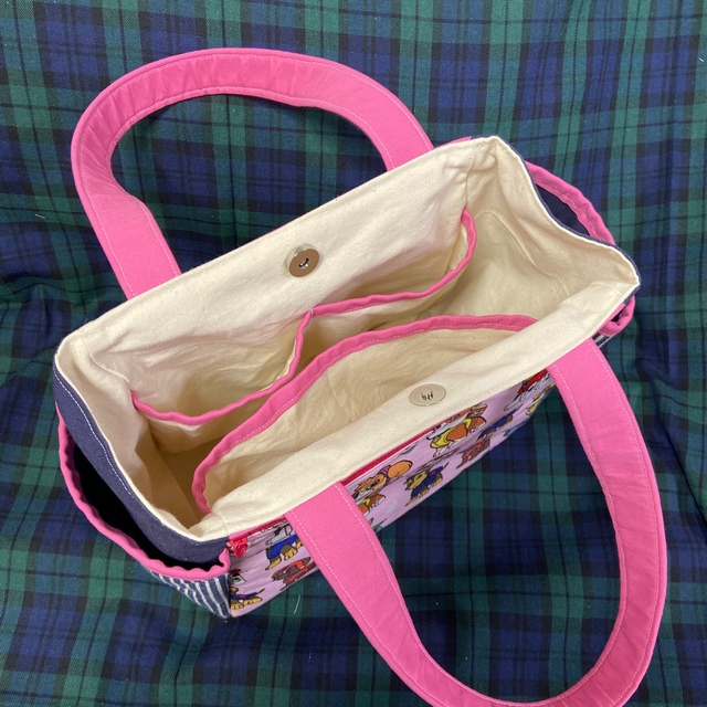 キラキラ様 専用ページ パウパトロール(ピンク) お散歩バック ハンドメイドのキッズ/ベビー(バッグ/レッスンバッグ)の商品写真