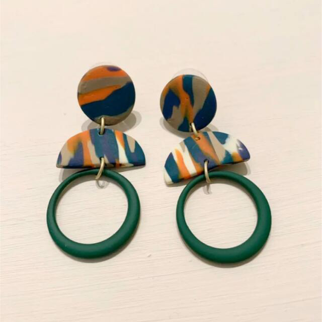 ZARA(ザラ)のno.802    カモフラ3連ぶら下がりピアス レディースのアクセサリー(ピアス)の商品写真