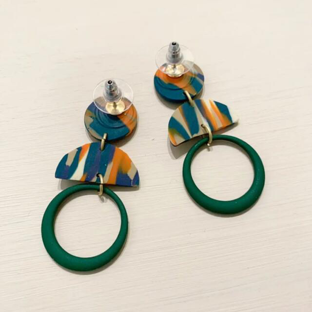 ZARA(ザラ)のno.802    カモフラ3連ぶら下がりピアス レディースのアクセサリー(ピアス)の商品写真