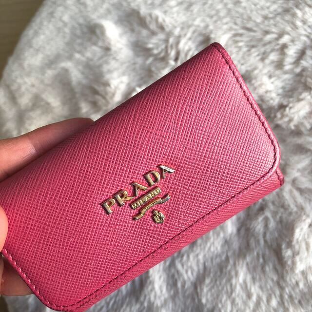 PRADA(プラダ)のPRADA プラダ　キーケース　レディース　コーラルピンク レディースのファッション小物(キーケース)の商品写真