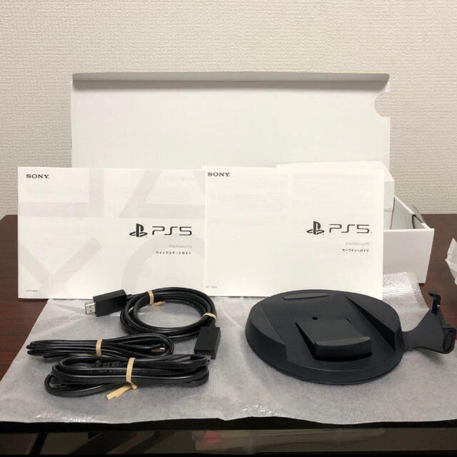 PlayStation(プレイステーション)のプレステ5 PlayStation 5 CFI-1100A01 エンタメ/ホビーのゲームソフト/ゲーム機本体(家庭用ゲーム機本体)の商品写真