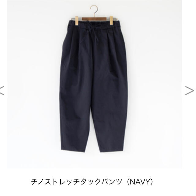 URBAN RESEARCH(アーバンリサーチ)のZUTTO チノストレッチタックパンツ ネイビー レディースのパンツ(チノパン)の商品写真