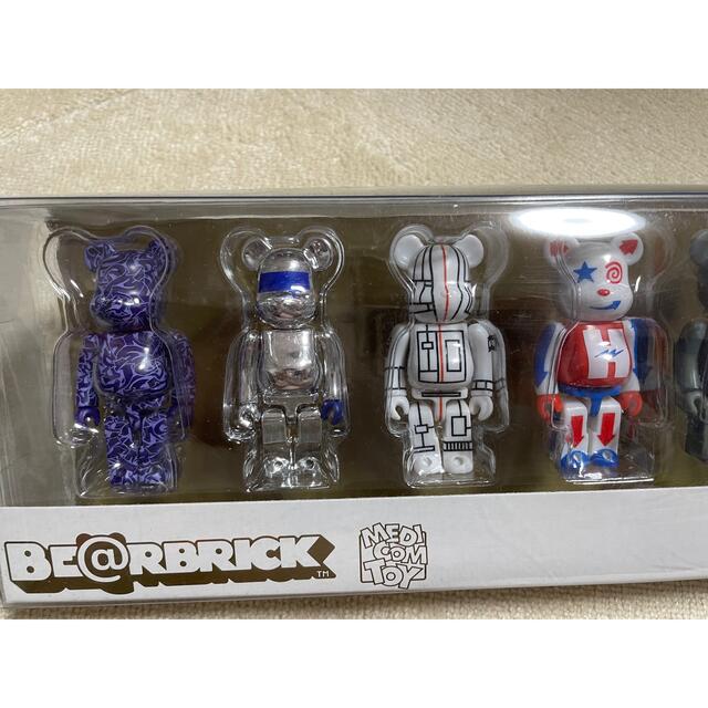 BE@RBRICK ベアブリック WORLD WIDE TOUR 100% | hartwellspremium.com