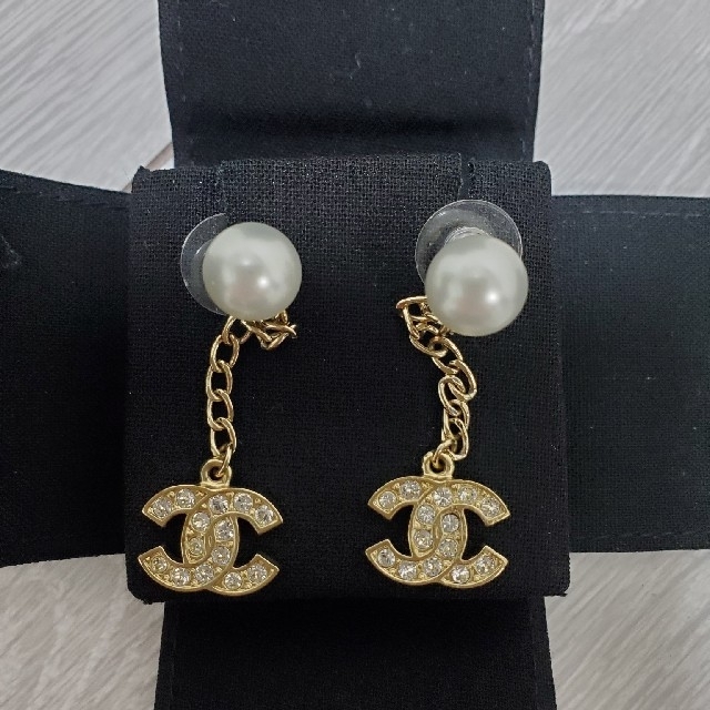 CHANEL(シャネル)のCHANEL　パール　ラインストーン　ピアス レディースのアクセサリー(ピアス)の商品写真