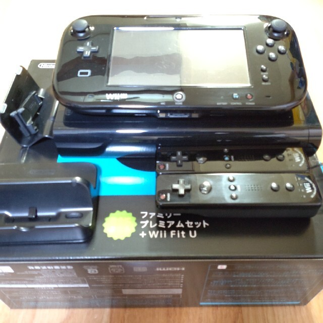 Wii U すぐに遊べるファミリープレミアムセット+Wii Fit U（クロ）家庭用ゲーム機本体