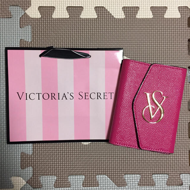 Victoria's Secret(ヴィクトリアズシークレット)の★ｳﾞｨｸﾄﾘｱｼｰｸﾚｯﾄ★定期パスポートカード入れ★ レディースのファッション小物(その他)の商品写真