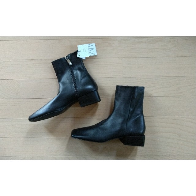 ZARA(ザラ)の新品☆ZARA ザラ レザー サイドファスナーブーツ 黒 39 24.5 レディースの靴/シューズ(ブーツ)の商品写真