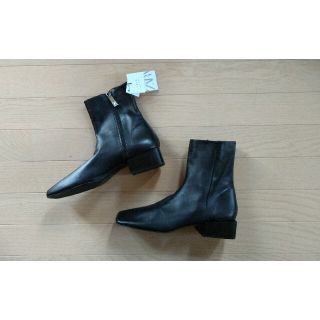 ザラ(ZARA)の新品☆ZARA ザラ レザー サイドファスナーブーツ 黒 39 24.5(ブーツ)