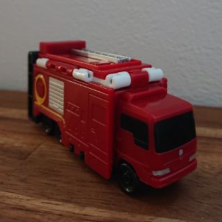 バンダイ(BANDAI)のバンダイ変身ブーブ　消防車↔トラック　ミニカー(ミニカー)