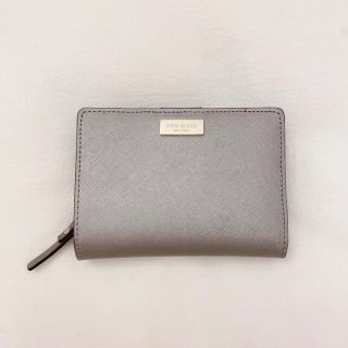 ケイトスペードニューヨーク(kate spade new york)のkate spade new york 二つ折り財布 グレー シルバー(財布)