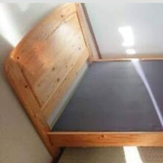【直接引き取り限定❗】木製シングルベッド　マットレス付き(シングルベッド)