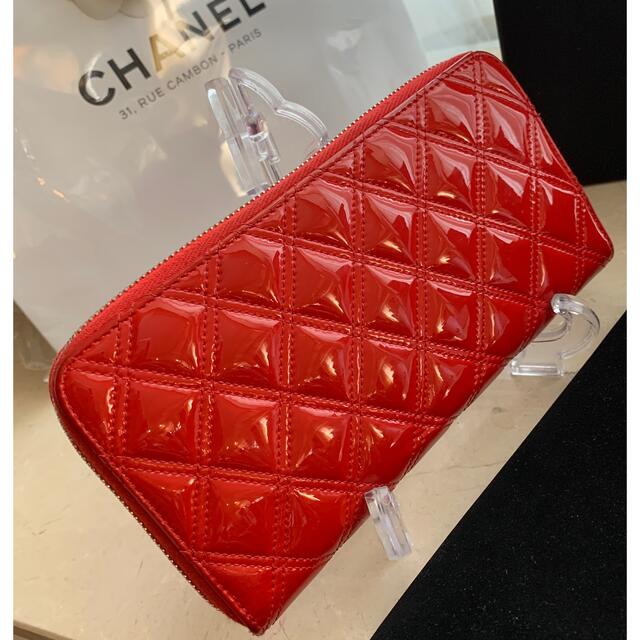 CHANEL(シャネル)のシャネル マトラッセ エナメル長財布 クリアレッド 限定ココマーク レディースのファッション小物(財布)の商品写真