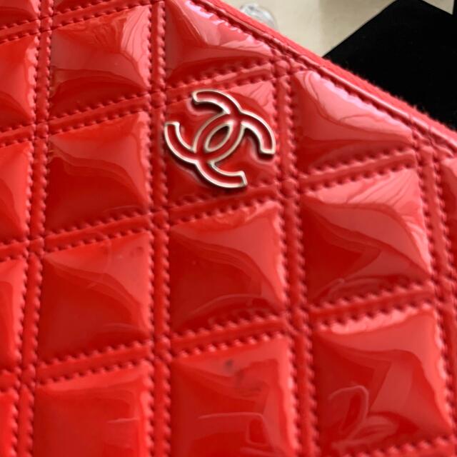CHANEL(シャネル)のシャネル マトラッセ エナメル長財布 クリアレッド 限定ココマーク レディースのファッション小物(財布)の商品写真