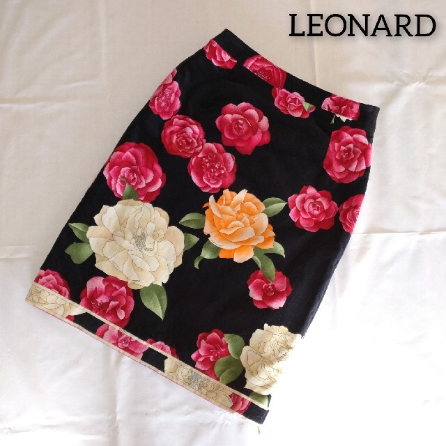LEONARD(レオナール)のLEONARD 薔薇 ベロア スカート ブラック W67cm レディースのスカート(ひざ丈スカート)の商品写真