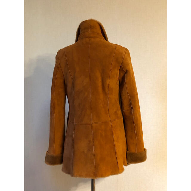 DouDou(ドゥドゥ)の【SALE】軽くて肩の凝らないムートンコート レディースのジャケット/アウター(毛皮/ファーコート)の商品写真