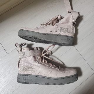 ナイキ(NIKE)のNIKE SF AIR FORCE 1 MID SILT RED (W)(スニーカー)