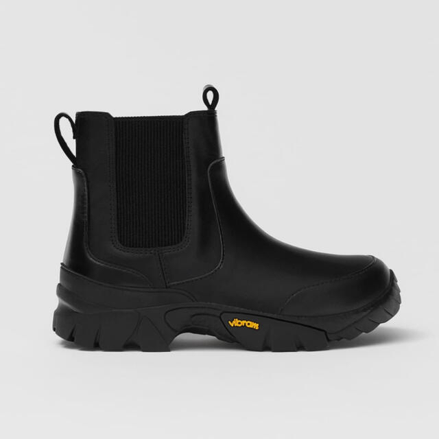 ZARA レザーアンクルブーツ VIBRAMソール 37 ZARA レザーアンクルブーツ VIBRAMソール 37