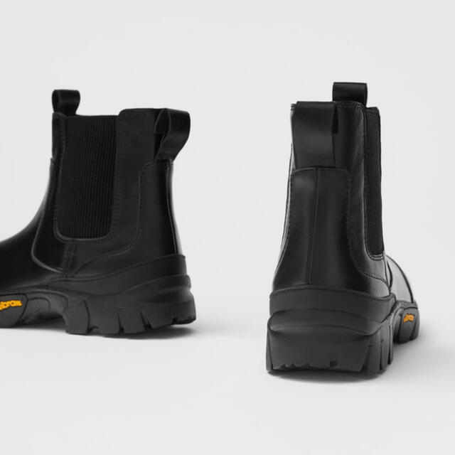 ZARA レザーアンクルブーツ VIBRAMソール 37 ZARA レザーアンクルブーツ VIBRAMソール 37