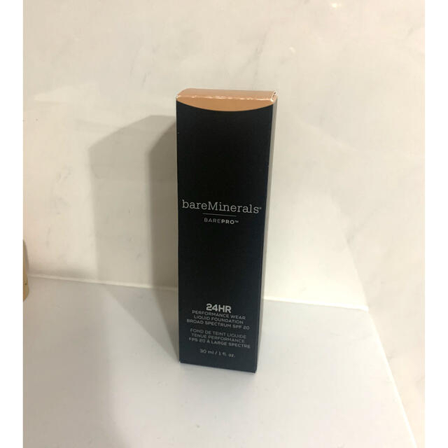 bareMinerals(ベアミネラル)の☆新品未使用☆【ベアミネラル】ベアプロ　リキッドファンデーション コスメ/美容のベースメイク/化粧品(ファンデーション)の商品写真