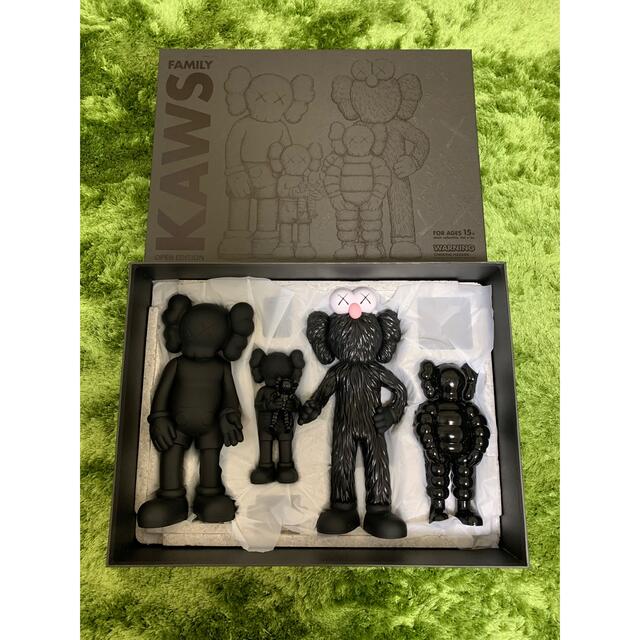 MEDICOM TOY(メディコムトイ)のKAWS FAMILY BLACK エンタメ/ホビーのフィギュア(その他)の商品写真