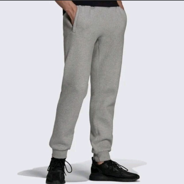 adidas(アディダス)のアディダス オリジナルス アディカラー エッセンシャル トレフォイル パンツ メンズのパンツ(その他)の商品写真